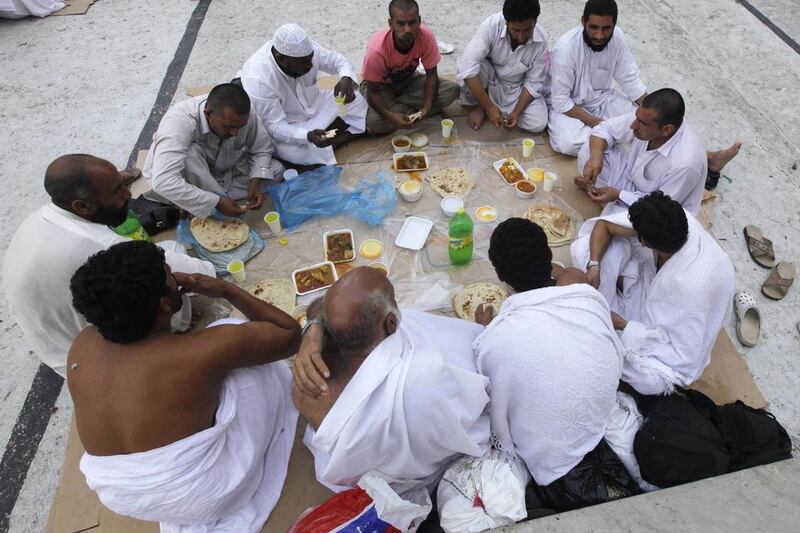 Pilgrims eat lunch in Mecca. Amr Nabil / AP Photo