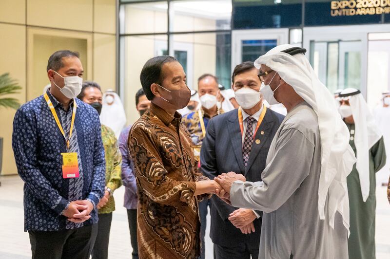 Sheikh Mohamed bin Zayed, Crown Prince of Abu Dhabi and Deputy Supreme Commander of the UAE Armed Forces, bids farewell to Joko Widodo, president of Indonesia, at Expo 2020 Dubai. All photos: Ministry of Presidential Affairs