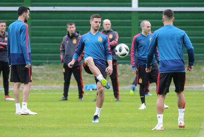 epa06837359 Spain's player Cesar Azpilicueta (C) attends a training session in Kaliningrad, Russia, 24 June 2018. Spain will face Morocco in the FIFA World Cup 2018 Group B preliminary round soccer match on 25 June 2018.  EPA/ARMANDO BABANI