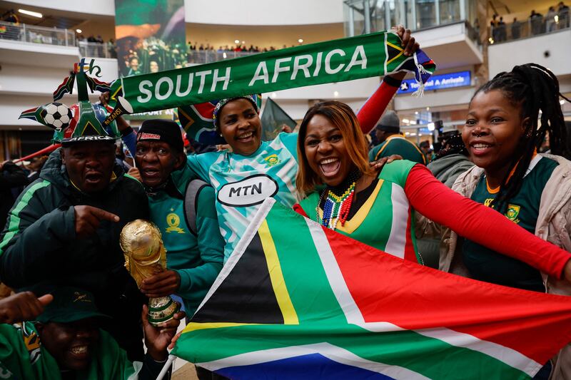 Supporters wait for the South African rugby team's arrival at O.R Tambo International Airport in Ekurhuleni. AFP