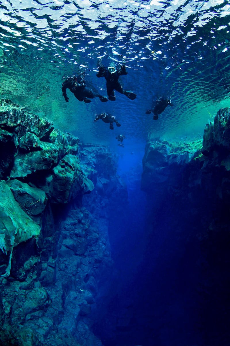 Snorklers in the continental crack of Silfra, freshwater, Iceland, Atlantic Ocean. Photo by Tobias Friedrich

Schnorchler in der Kontinentalspalte Silfra, Süßwasser, Island, Atlantischer Ozean.