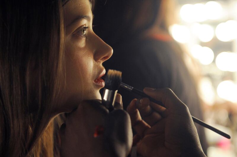 epa03400577 A model gets her make-up done backstage ahead of the David Koma show during the London Fashion Week, in London, Britain, 17 September 2012. Spring/Summer 2013 collections are presented at the fashion week from 14 to 18 September.  EPA/FACUNDO ARRIZABALAGA
