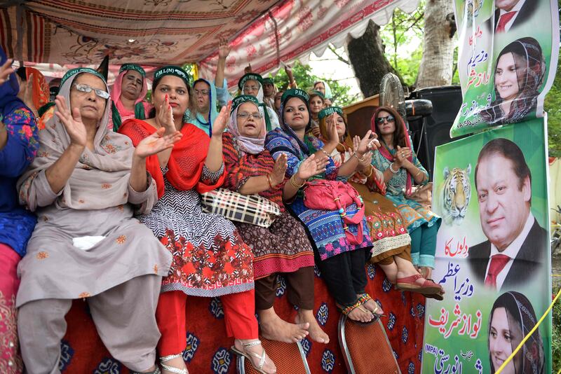 Women activists of the Pakistan Muslim League Nawaz (PML-N) chant slogans as they wait for former prime minister Nawaz Sharif during a rally in Rawalpindi on August 10, 2017.

Pakistan's former Prime Minister Nawaz Sharif said the Supreme Court's decision to depose him last month was a "joke" and an insult to voters as he addressed a rally in Rawalpindi late on August 9. / AFP PHOTO / FAROOQ NAEEM
