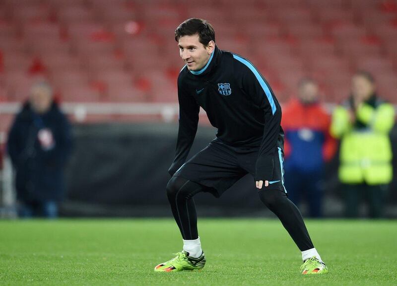 epa05175769 Barcelona's Lionel Messi during a training session at the Emirates Stadium in London, Britain, 22 February 2016. Barcelona play Arsenal in a Champions League final 16 soccer match at the Emirates Stadium in London 23 February.  EPA/ANDY RAIN