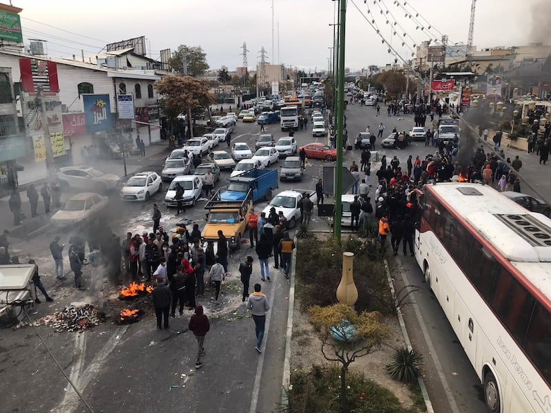 Protesters block the roads during a demonstration against petrol price hikes in Tehran in November 2019. Anadolu Agency