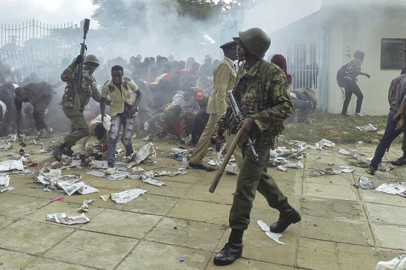 Kenyan police intervene during a stampede outside the Kasarani stadium as supporters of Kenya's president try to get into the venue to attend his inauguration ceremony on November 28, 2017. Simon Maina / AFP