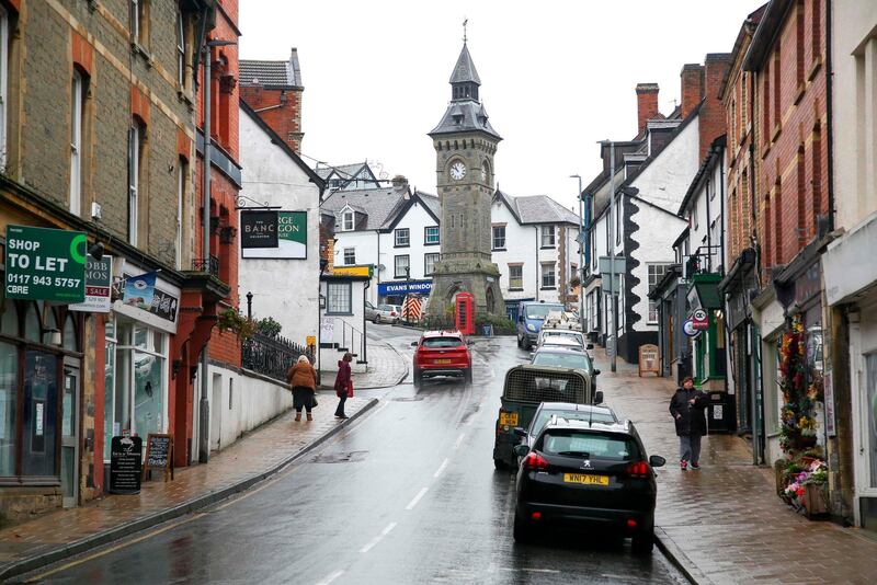 The center of the town is located on the Welsh side, and will be placed under coronavirus lockdown restrictions as of October 23. However, just on the other side of the river Teme in England, residents will be able to move around freely. AFP