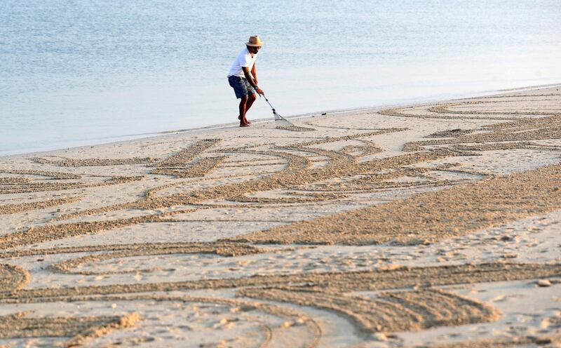 Dubai, United Arab Emirates - Reporter: N/A. Features. Sand artist Nathaniel Alapide draws murals on the beach using a rake in Jebel Ali. Tuesday, November 3rd, 2020. Dubai. Chris Whiteoak / The National

Please don't use for a standalone planned feature for early December