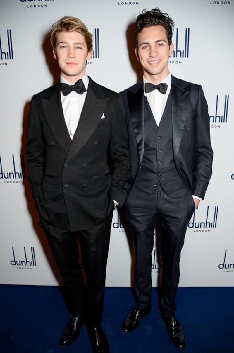 Joe Alwyn wore a black double-breasted dinner jacket and white evening shirt with a white pocket square. Courtesy dunhill