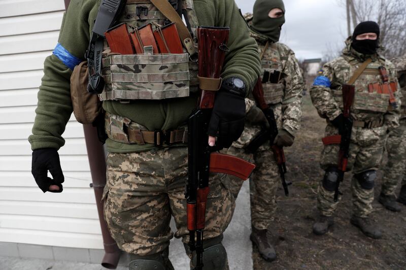 Ukrainian servicemen at the frontline near the village of Byshiv east of Kyiv (Kiev), Ukraine, 27 March 2022. EPA / ATEF SAFADI