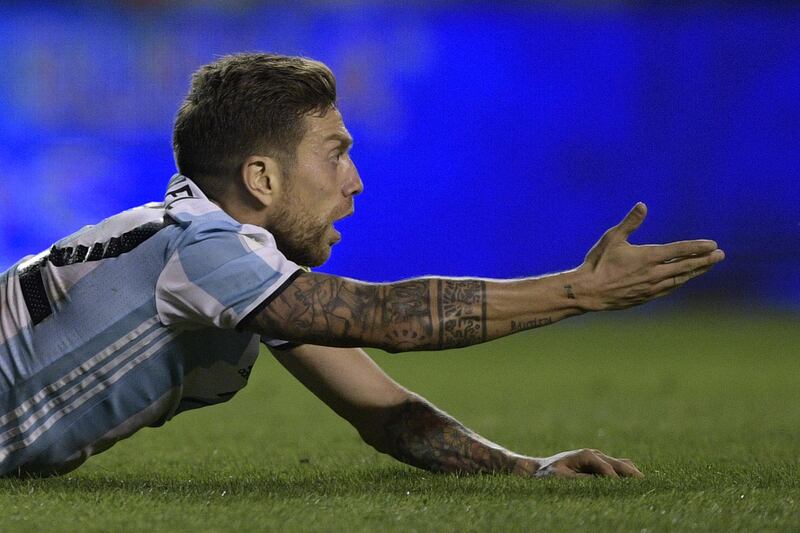 Argentina's Alejandro Gomez gestures during the 2018 World Cup qualifier football match against Peru in Buenos Aires on October 5, 2017. / AFP PHOTO / Juan MABROMATA