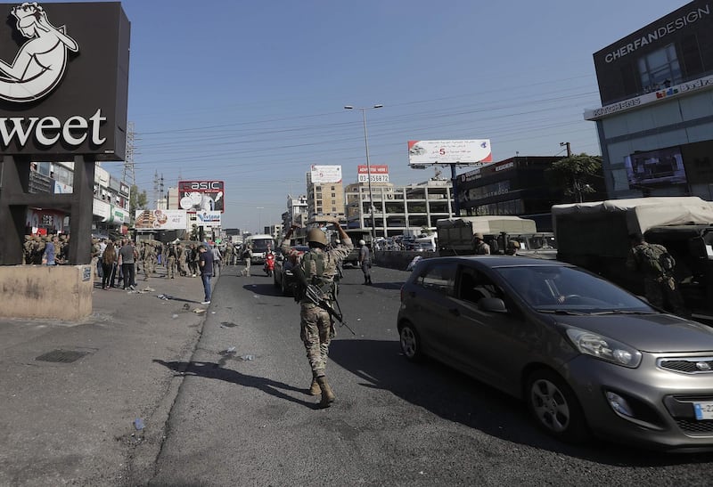 A Lebanese army soldier directs traffic after opening the Tripoli-Beirut highway blocked earlier amid ongoing anti-government demonstrations, in Zouk Mosbeh, north of the capital Beirut, on November 5, 2019. Nationwide cross-sectarian rallies have gripped Lebanon since October 17, demanding a complete overhaul of a political system deemed inefficient and corrupt. The movement forced the government to resign last week and has spurred a raft of promises from political leaders, who have vowed to enact serious reforms to combat corruption. / AFP / JOSEPH EID
