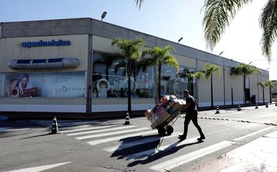 An employee carries merchandise sold via eCommerce to be delivered to customers at retail chain Magazine Luiza S.A. store in Sao Paulo, Brazil April 21, 2018. Picture taken April 21, 2018. REUTERS/Paulo Whitaker     To match Insight AMAZON.COM-BRAZIL/RIVALS
