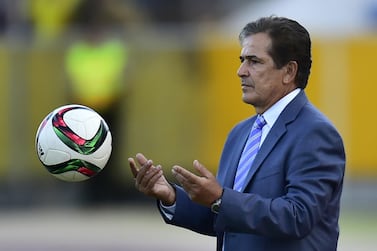 (FILES) In this file photo taken on September 8, 2015 Honduras' Colombian coach Jorge Luis Pinto is pictured during their friendly football match against Ecuador in Quito. - Coach Jorge Luis Pinto, best known for leading Costa Rica to the World Cup quarter-finals, is set to take over the United Arab Emirates national team, the local football federation said on June 29, 2020. The 67-year-old Colombian will sign a two-year deal which would lead up to the 2022 World Cup finals in Qatar, local media reported after the federation said the deal had been given a green light. (Photo by Rodrigo BUENDIA / AFP)