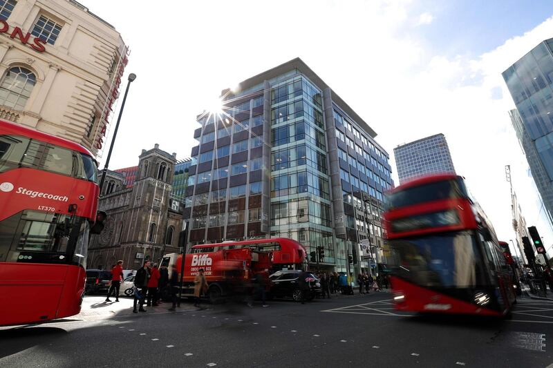 (FILES) In this file photo taken on March 21, 2018 Traffic, including red London busses, passes the shared building which houses the offices of Cambridge Analytica in central London.
A British judge on Friday, March 23, 2018 approved a warrant to search the London offices of Cambridge Analytica, the scandal-hit communications firm at the heart of the Facebook data privacy storm. / AFP PHOTO / Daniel LEAL-OLIVAS