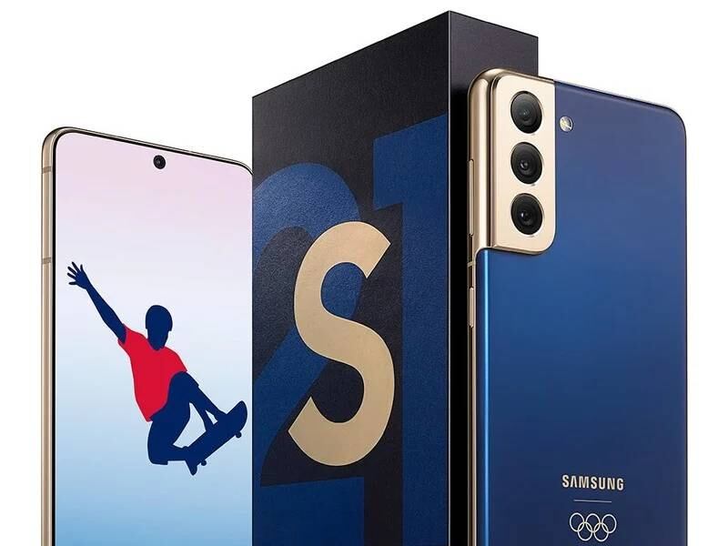 Athletes participating in the 2020 Tokyo Olympics are being gifted the flagship 5G Samsung Galaxy S21 Tokyo 2020 Athlete Phone, which is a limited version of the Galaxy S21 with exclusive colours and silver Olympics branding on the rear panel. Courtesy: Samsung