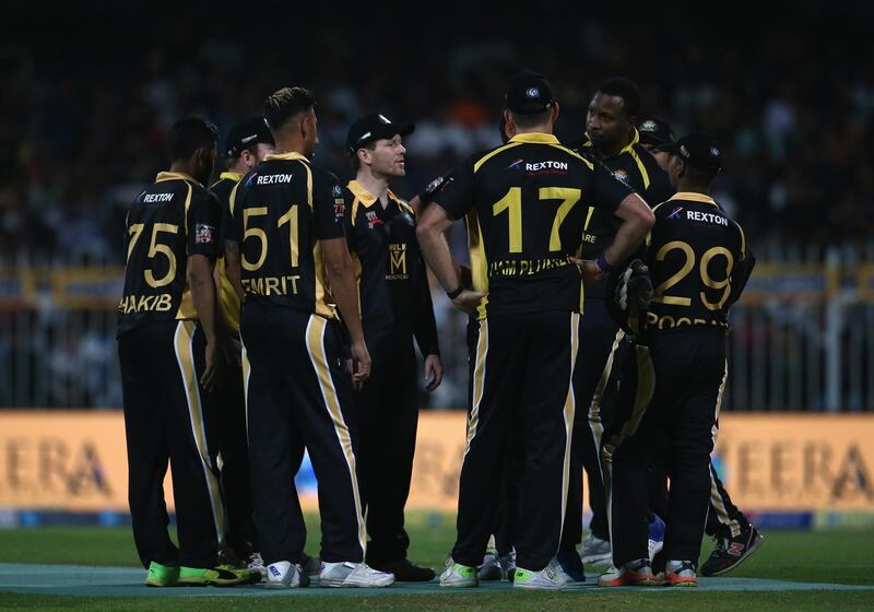 SHARJAH, UNITED ARAB EMIRATES - DECEMBER 14: Eoin Morgan of Kerela Kings speaks to teammates during the T10 League match between Bengal Tigers and Kerala Kings at Sharjah Cricket Stadium on December 14, 2017 in Sharjah, United Arab Emirates.  (Photo by Francois Nel/Getty Images)