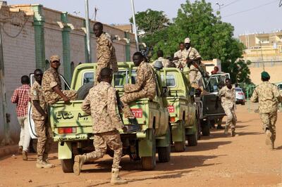This picture taken on June 16, 2019 shows a view of vehicles in the convoy transporting Sudan's ousted president as he is taken from Kober prison to the anti-corruption prosecution's offices in the capital Khartoum to face charges of corruption and illegal possession of foreign currency.
 Bashir was On June 16 seen in public for the first time since being ousted, as he was driven to the prosecutor's office. The former strongman, who ruled his northeast African nation with an iron fist for three decades, was toppled on April 11 after weeks of protests against his reign. / AFP / Ebrahim Hamid
