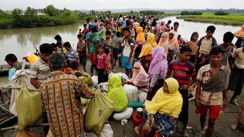 Thousands of Rohingya Muslims cross the Naf river every day to seek refuge in Bangladesh. Reuters / Mohammad Ponir Hossain