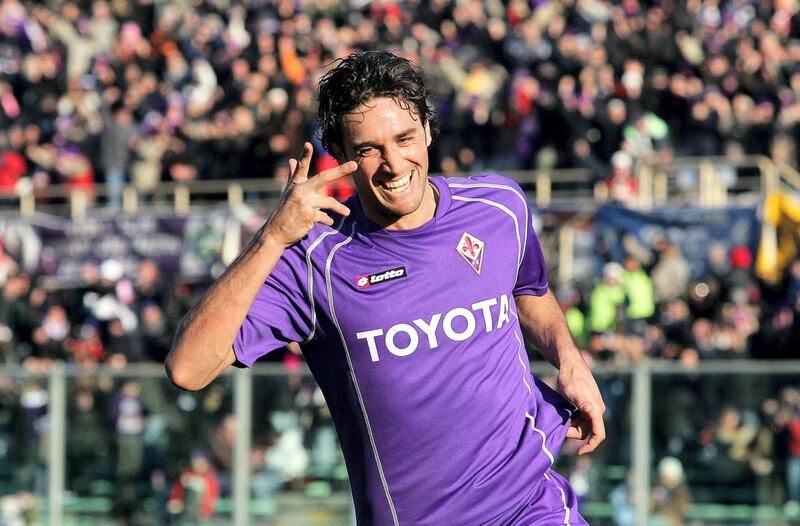 Luca Toni of ACF Fiorentina celebrates after scoring the goal during the Serie A 2005-06. (Photo by Alessandro Sabattini/Getty Images)