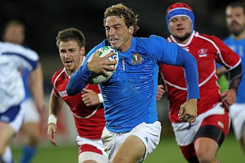 Giulio Toniolatti breaks through Russia's defence to score a try in Italy's 53-17 win at the Rugby World Cup.