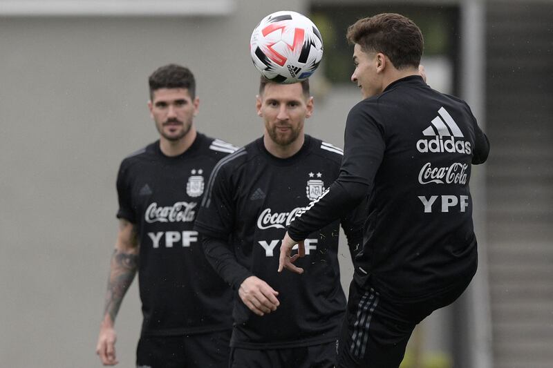 Argentina forward Julian Alvarez (R) controls the ball next to Lionel Messi and midfielder Rodrigo de Paul. AFP