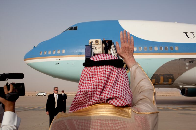 Mr Obama waves goodbye from the steps of Air Force One as he departs King Khalid International Airport in Riyadh, Saudi Arabia, June 4, 2009. Photo: The National Archives
