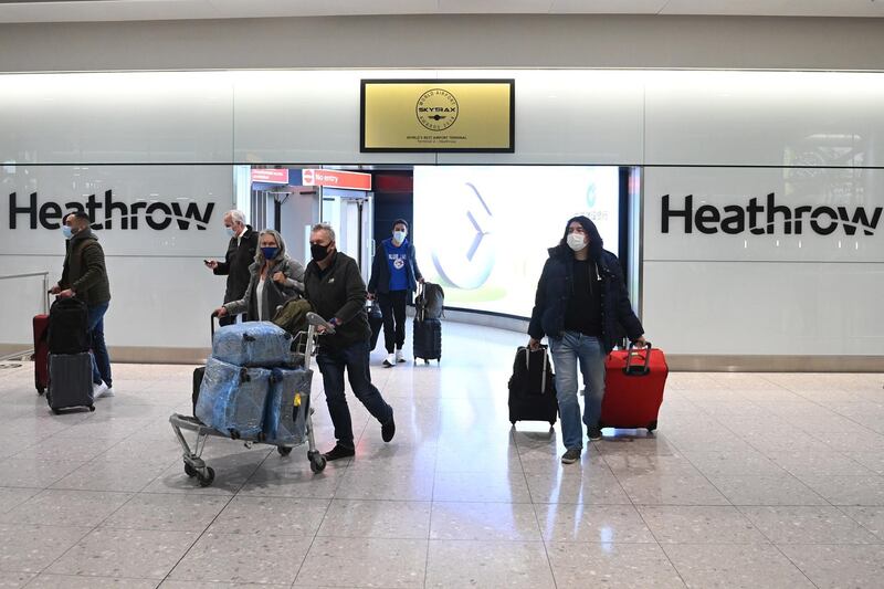 epa08945846 Travellers in the international arrival area of Heathrow Airport, near London, Britain, 18 January 2021. Travel corridors in the the UK were closed at 04:00 hours on 18 January 2021 as British government declared. Travellers arriving to England from anywhere outside the UK have to to self-isolate for 10 days and must have proof of a negative coronavirus test. Britain's national health service (NHS) is coming under sever pressure as Covid-19 hospital admissions continue to rise across the UK.  EPA/NEIL HALL