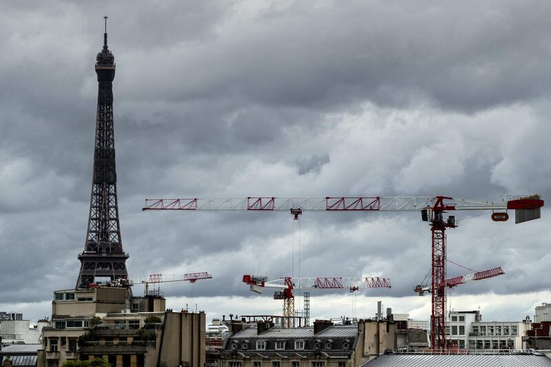 A picture taken on June 12, 2020, shows the Eiffel tower and cranes in Paris. / AFP / JOEL SAGET
