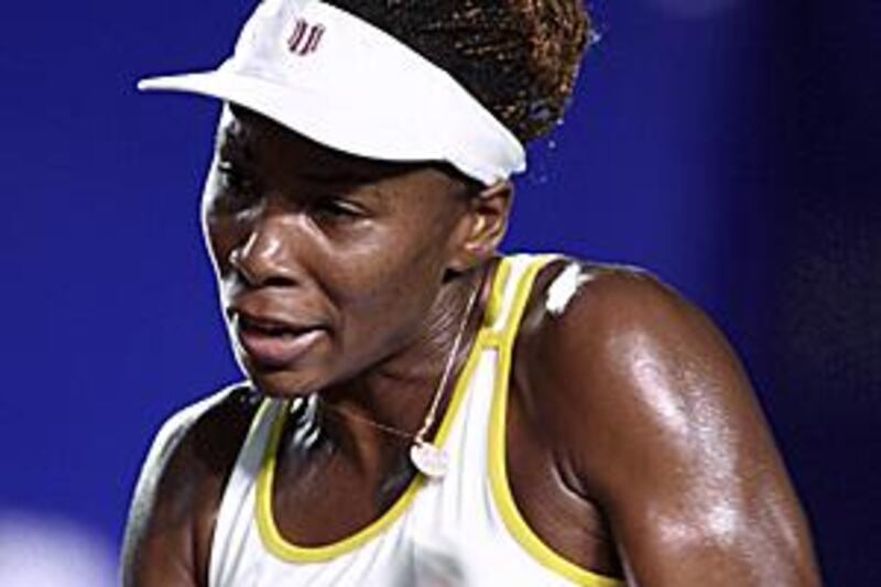 Venus Williams took little more than a hour to beat Italy's Flavia Pennetta in the Mexicano Telcel final.