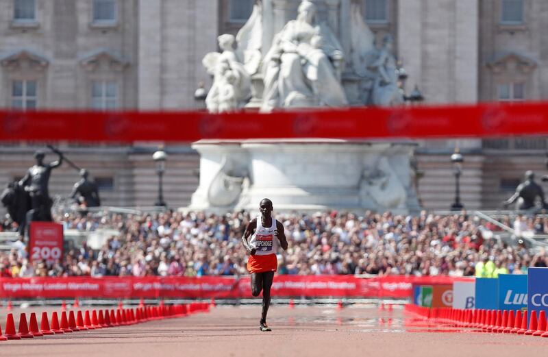 Athletics - London Marathon - London, Britain - April 22, 2018   Kenya's Eliud Kipchoge approaches the finish line to win the men's elite race   REUTERS/Paul Childs