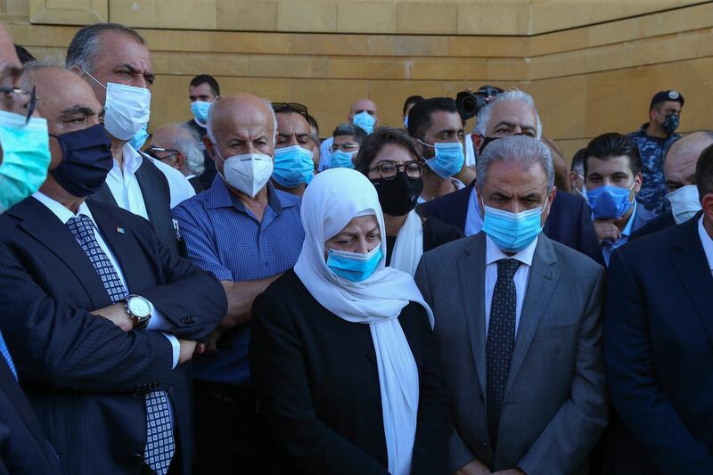 epa08611335 Bahia Hariri sister of the martyr former Prime Minister Rafic Hariri mourn during gathering with supporters of Hariri family next to his grave as they listen to former prime minister Saad harir delivering a speesh from Leidschendam, Netherlands, in downtown Beirut, Lebanon, 18 August 2020. Judges of the UN-backed Special Tribunal for Lebanon in the Netherlands found Salim Ayyash, a member of the Hezbollah militant group, guilty of involvement in the assassination of former Lebanese Prime Minister Rafic Hariri and 21 others on 14 February 2005.  EPA-EFE/NABIL MOUNZER