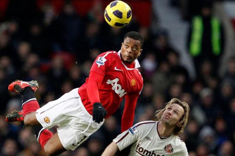 Sunderland's  Boudewijn Zenden (R) challenges Manchester United's Patrice Evra during their English Premier League soccer match at Old Trafford in Manchester, northern England December 26, 2010.   REUTERS/Phil Noble (BRITAIN - Tags: SPORT SOCCER IMAGES OF THE DAY) . NO ONLINE/INTERNET USAGE WITHOUT A LICENCE FROM THE FOOTBALL DATA CO LTD. FOR LICENCE ENQUIRIES PLEASE TELEPHONE ++44 (0) 207 864 9000