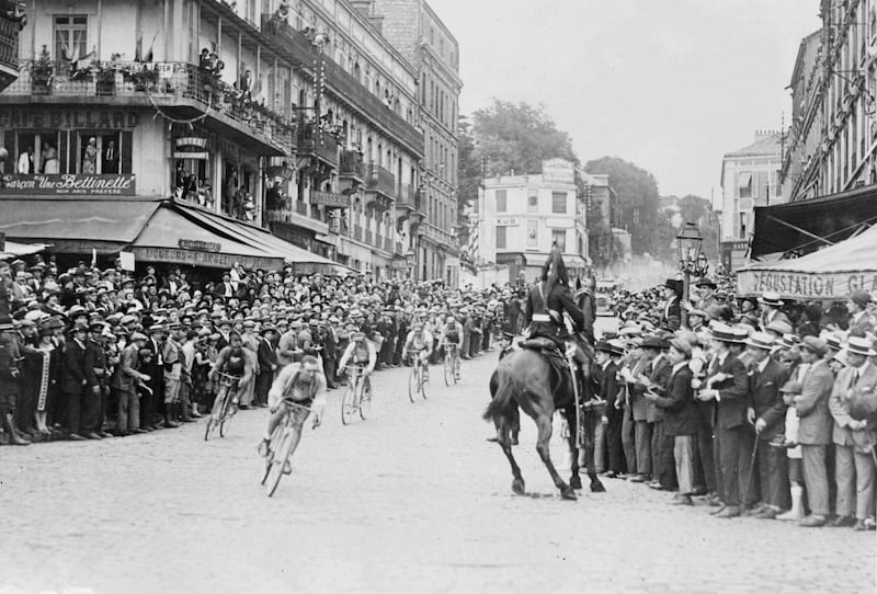 21st July 1925:  Ottavio Bottecchia of Italy chases Lucien Buysse of Belgium through St Cloud during the final stage of the 1925 Tour de France. Bottecchia went on to win and Buysse came second.  (Photo by Topical Press Agency/Getty Images)