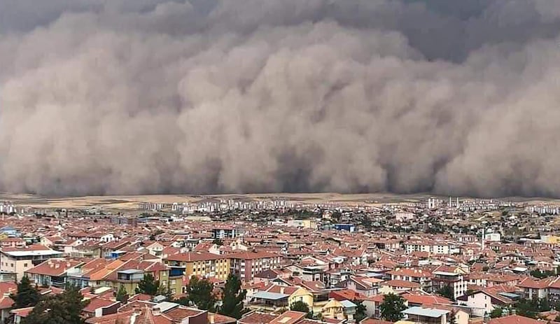 A handout TV grab made available by the Demiroren News Agency (DHA) on September 12, 2020, shows a freak sandstorm sweeping over Polatli, in Ankara, on September 12, 2020. - A freak sandstorm hit Ankara on September 12, 2020, the Turkish capital's mayor said, as officials said six people were injured after strong winds. (Photo by Handout / DHA / AFP) / Turkey OUT / RESTRICTED TO EDITORIAL USE - MANDATORY CREDIT "AFP PHOTO / DEMIROREN NEWS AGENCY" - NO MARKETING NO ADVERTISING CAMPAIGNS - DISTRIBUTED AS A SERVICE TO CLIENTS