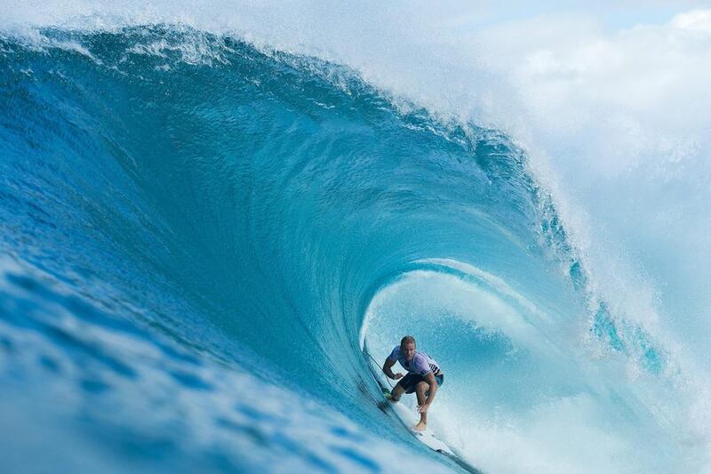 Adam Melling of Lennox Head, NSW, Australia caused a big upset narrowly defeating 11X ASP World Champion Kelly Slater of the USA during Round 1 of the Billabong Pipe Masters in Hawaii, USA. Kelly Cestari / EPA