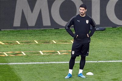 epa06807319 Uruguay's Luis Suarez (C) attends a training session at Central Stadium in Ekaterinburg, Russia, 14 June 2018. Uruguay will face Egypt  in the FIFA World Cup 2018 Group A preliminary round soccer match on 15 June 2018.

(RESTRICTIONS APPLY: Editorial Use Only, not used in association with any commercial entity - Images must not be used in any form of alert service or push service of any kind including via mobile alert services, downloads to mobile devices or MMS messaging - Images must appear as still images and must not emulate match action video footage - No alteration is made to, and no text or image is superimposed over, any published image which: (a) intentionally obscures or removes a sponsor identification image; or (b) adds or overlays the commercial identification of any third party which is not officially associated with the FIFA World Cup).  EPA/ROMAN PILIPEY   EDITORIAL USE ONLY  EDITORIAL USE ONLY