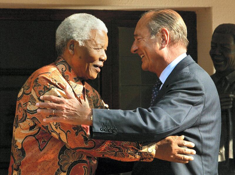 (FILES) In this file photo taken on September 2, 2002 French President Jacques Chirac (R) hugs former South African President Nelson Mandela after their meeting in Johannesburg. - Former French President Jacques Chirac has died at the age of 86, it was announced on September 26, 2019. (Photo by PATRICK KOVARIK / AFP)