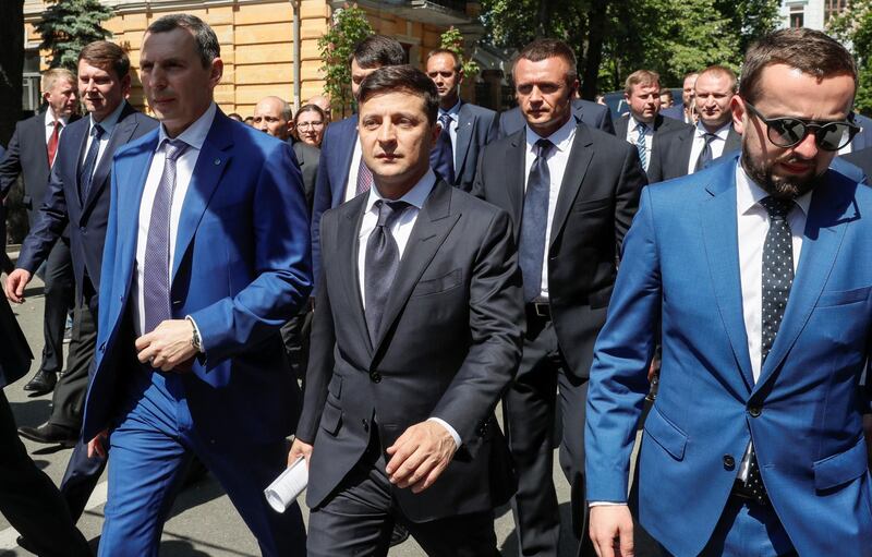 Ukraine's President Volodymyr Zelenskiy walks from the parliament to the presidential administration office after his inauguration in Kiev, Ukraine May 20, 2019.   REUTERS/Valentyn Ogirenko