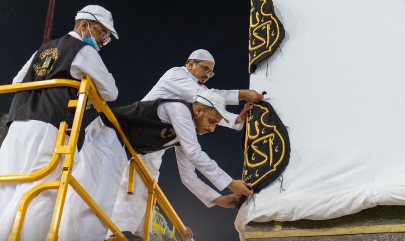 The official ceremony to raise the kiswah, the black silk curtain that is draped over the Kaaba, began on Sunday. All photos: @ReasahAlharmain via Twitter