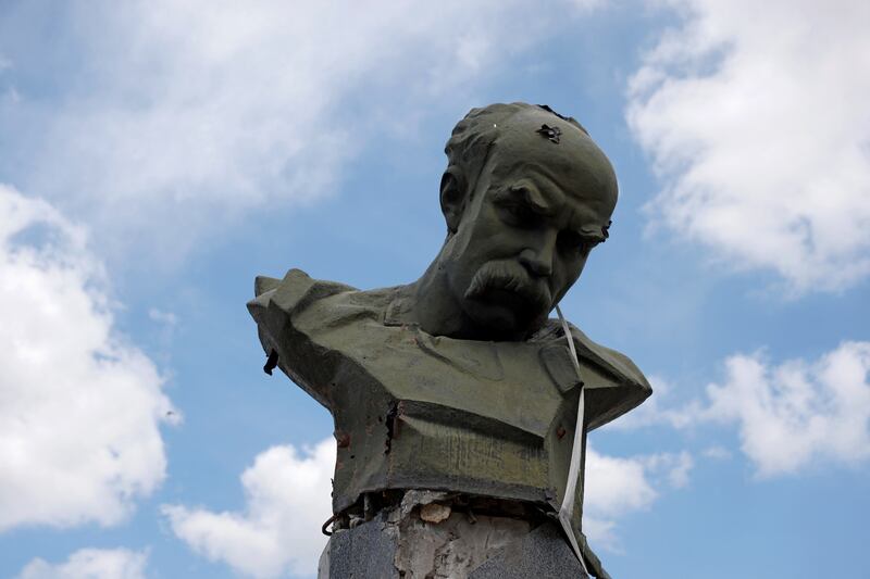A monument to Ukrainian poet Taras Shevchenko, damaged by shelling in Borodianka. Reuters