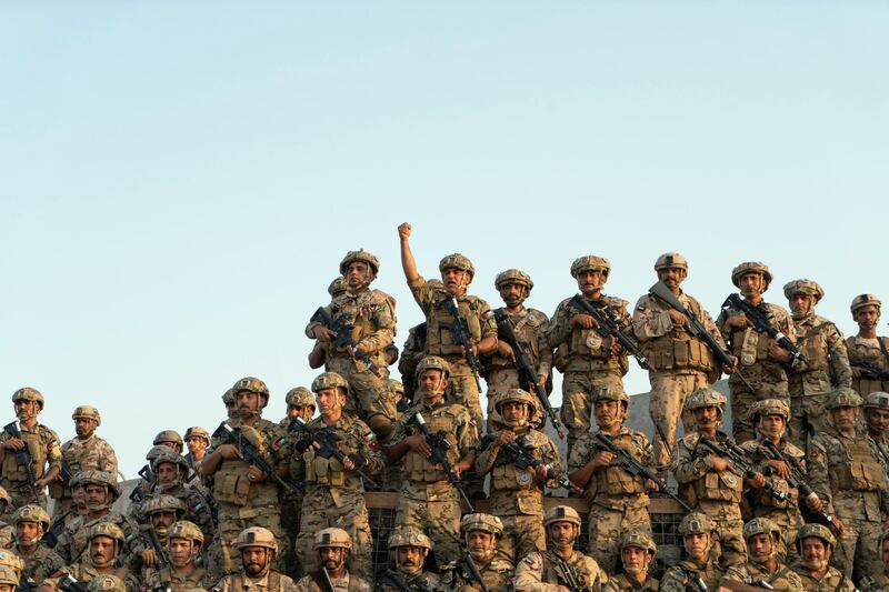 AL DHAFRA REGION, ABU DHABI, UNITED ARAB EMIRATES - June 26, 2019: Members of the UAE Armed Forces and the Jordanian Armed Forces stand for a photograph after the joint military drill, Titled ‘Bonds of Strength’, at Al Hamra Camp.

( Rashed Al Mansoori / Ministry of Presidential Affairs )
---