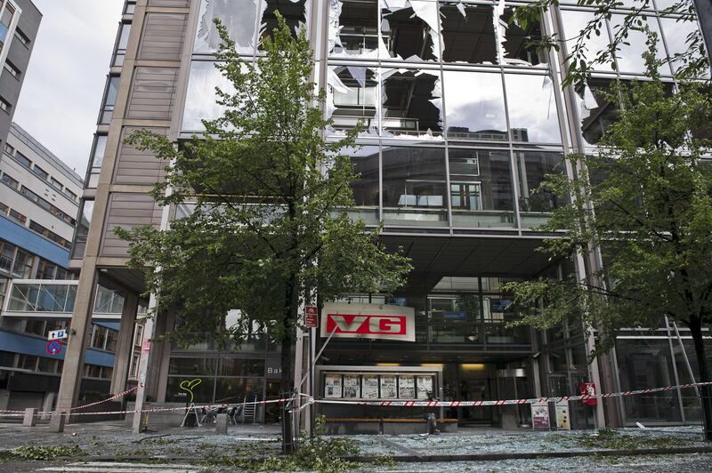 A picture shows the damages at the entrance of Norwegian newspaper VG building in Oslo on July 23, 2011 next to the government headquarters building area, a day after twin attacks here and on a youth camp, Norway's deadliest post-war tragedy. At least 91 people died in a shooting at a summer school meeting organised by the ruling Labour Party on Utoeya, an island outside the capital, while seven were killed when a powerful bomb ripped through central Oslo, where the prime minister's office and several government buildings are located.          AFP PHOTO / SCANPIX / Aleksander ANDERSEN
NORWAY OUT
 *** Local Caption ***  476222-01-08.jpg