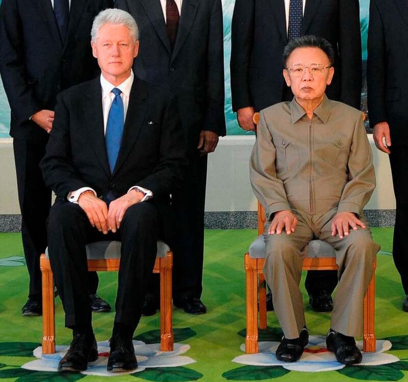 Former U.S. president Bill Clinton (seated L) and North Korea's leader Kim Jong-il (seated R) pose for a picture in Pyongyang in this photo released by North Korean official news agency KCNA in this August 4, 2009 file photo. North Korean leader Kim Jong-il died on a train trip, state television reported on December 19, 2011 sparking immediate concern over who is in control of the reclusive state and its nuclear programme. A tearful announcer dressed in black said the 69-year old had died on December 17, 2011 of physical and mental over-work on his way to give "field guidance".    REUTERS/KCNA/Files (NORTH KOREA - Tags: POLITICS OBITUARY)  QUALITY FROM SOURCE. NO COMMERCIAL USE NO THIRD PARTY SALES. NOT FOR USE BY REUTERS THIRD PARTY DISTRIBUTORS *** Local Caption ***  PYO21R_KOREA-NORTH-_1219_11.JPG