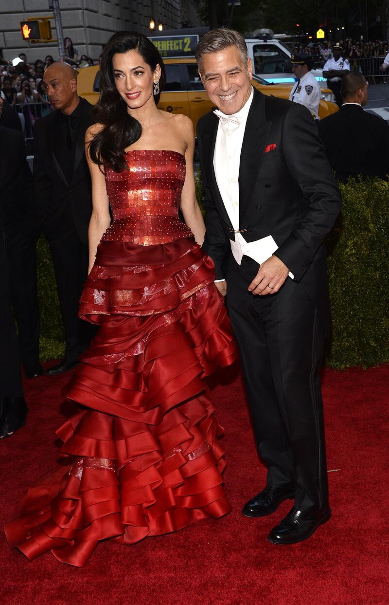 epa04733290 George Clooney (R) and his wife Amal Alamuddin Clooney (L) arrive for the 2015 Anna Wintour Costume Center Gala held at the New York Metropolitan Museum of Art in New York, New York, USA, 04 May 2015. The Costume Institute will present the exhibition 'China: Through the Looking Glass' at The Metropolitan Museum of Art from 07 May to 16 August 2015.  EPA/JUSTIN LANE