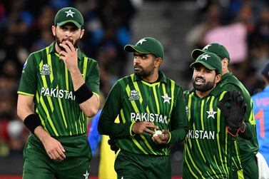 Pakistan's players, (L-R) Shaheen Shah Afridi, Babar Azam and Muhammad Rizwan, walk back to their fielding positions during the ICC men's Twenty20 World Cup 2022 cricket match between India and Pakistan at Melbourne Cricket Ground (MCG) in Melbourne on October 23, 2022.  (Photo by WILLIAM WEST  /  AFP)  /  -- IMAGE RESTRICTED TO EDITORIAL USE - STRICTLY NO COMMERCIAL USE --