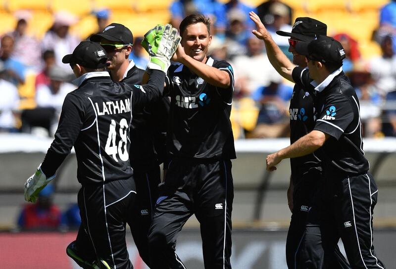 New Zealand's Trent Boult (C) celebrates with teammates after dismissing India's Shikhar Dhawan during the fifth one-day international (ODI) cricket match between New Zealand and India in Wellington on February 3, 2019. / AFP / Marty MELVILLE
