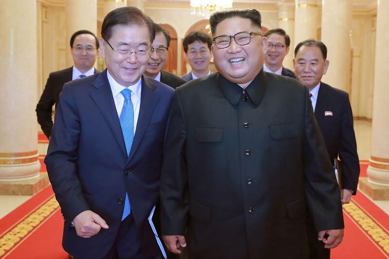 This picture from North Korea's official Korean Central News Agency (KCNA) taken on September 5, 2018 and released on September 6, 2018 shows North Korean leader Kim Jong Un (R) meeting with South Korean president's special envoy Chung Eui-yong (L) in Pyongyang. - Kim Jong Un will meet the South's President Moon Jae-in at a summit in Pyongyang in September to discuss the nuclear disarmament, Seoul said on September 6. (Photo by KCNA VIA KNS / KCNA VIA KNS / AFP) / South Korea OUT / REPUBLIC OF KOREA OUT   ---EDITORS NOTE--- RESTRICTED TO EDITORIAL USE - MANDATORY CREDIT "AFP PHOTO/KCNA VIA KNS" - NO MARKETING NO ADVERTISING CAMPAIGNS - DISTRIBUTED AS A SERVICE TO CLIENTS
THIS PICTURE WAS MADE AVAILABLE BY A THIRD PARTY. AFP CAN NOT INDEPENDENTLY VERIFY THE AUTHENTICITY, LOCATION, DATE AND CONTENT OF THIS IMAGE. THIS PHOTO IS DISTRIBUTED EXACTLY AS RECEIVED BY AFP. / 