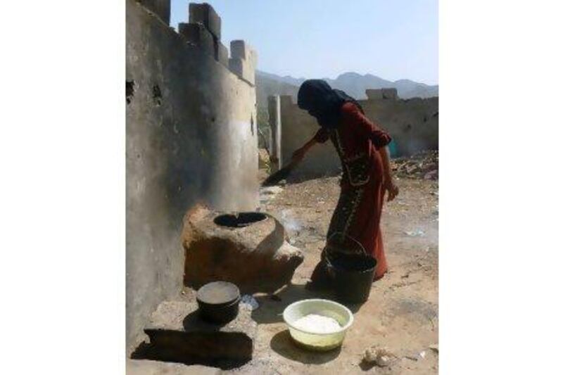 A woman seen cooking in Al Jareeb village in northern Yemen which has been hard hit by the ongoing conflict. Oxfam is assisting internally displaced persons in the village by providing water and sanitation. Courtesy Amal Al-Ariqi / Oxfam