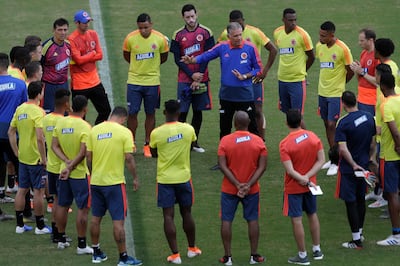 Colombia team coach Carlos Queiroz, center, talks to players during a training session of the national soccer team in Pituacu stadium, in preparation for the Copa America soccer tournament, in Salvador, Brazil, Tuesday, June 11, 2019. On Saturday, Argentina will face Colombia for the first Group B match of the South American tournament. (AP Photo/Eraldo Peres)